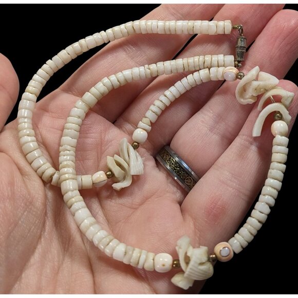 Vintage 90s White Shell Chip Beaded Necklace - Picture 3 of 6